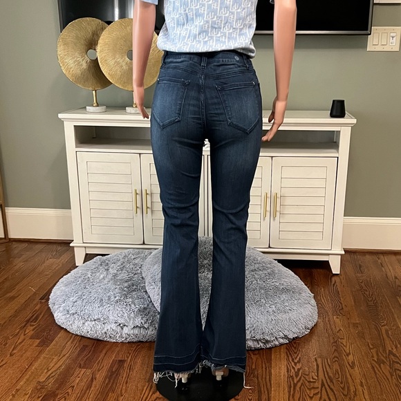 Kensie Hi Rise Long Flare Jeans. Size 29. Super Stretch! Inseam 43’ - Picture 5 of 8